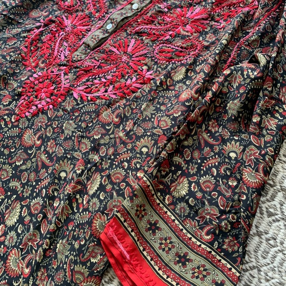 Indu embroided silk blouse. - Picture 6 of 9